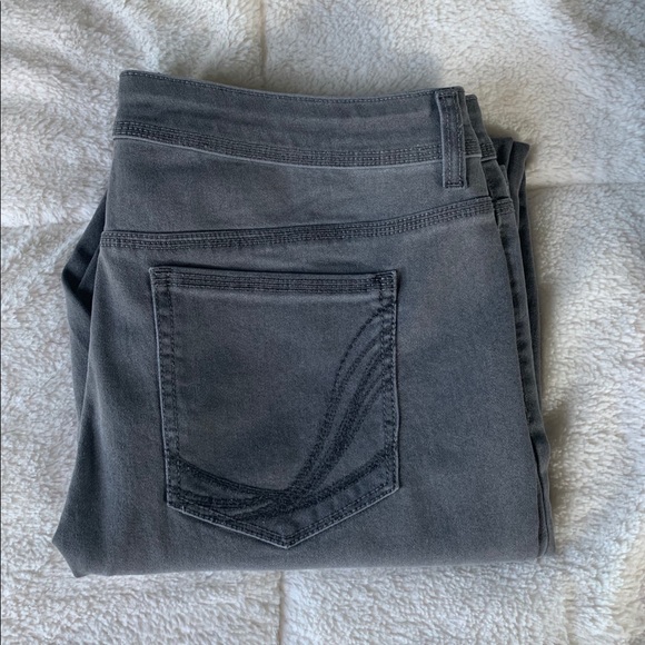 Style and Company High Rise Tummy Control Jeans. - Picture 2 of 12